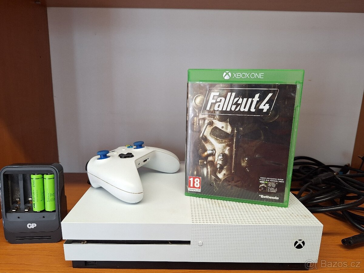 Xbox one S 1TB,DVD mechanika,1x ovládač,1x hra, nabíječka