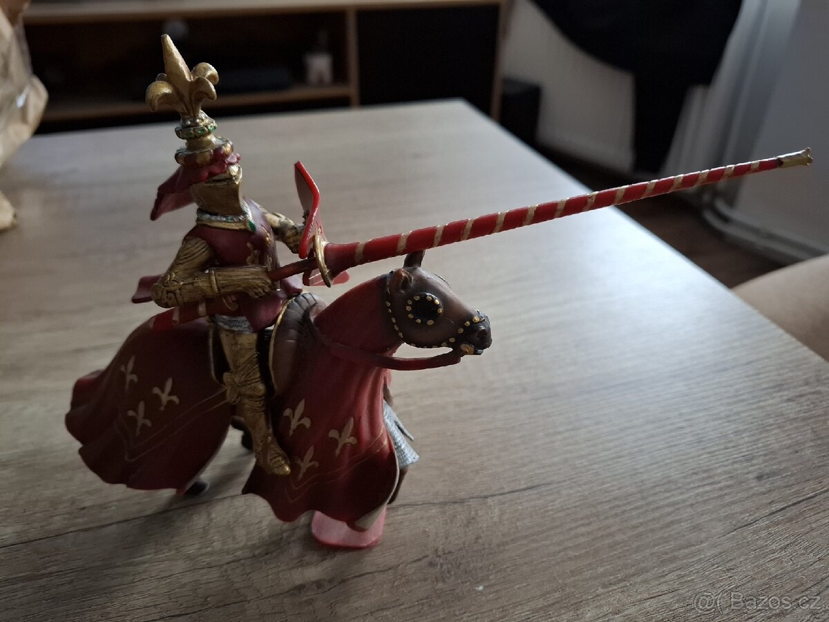 Rytíř s koněm Schleich