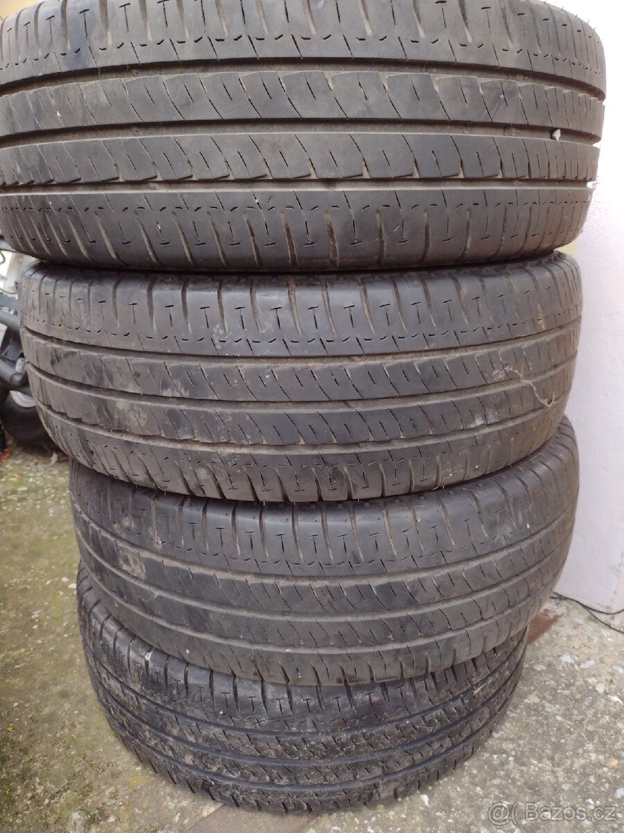 Letní dodávkové pneu 225/70 R15C