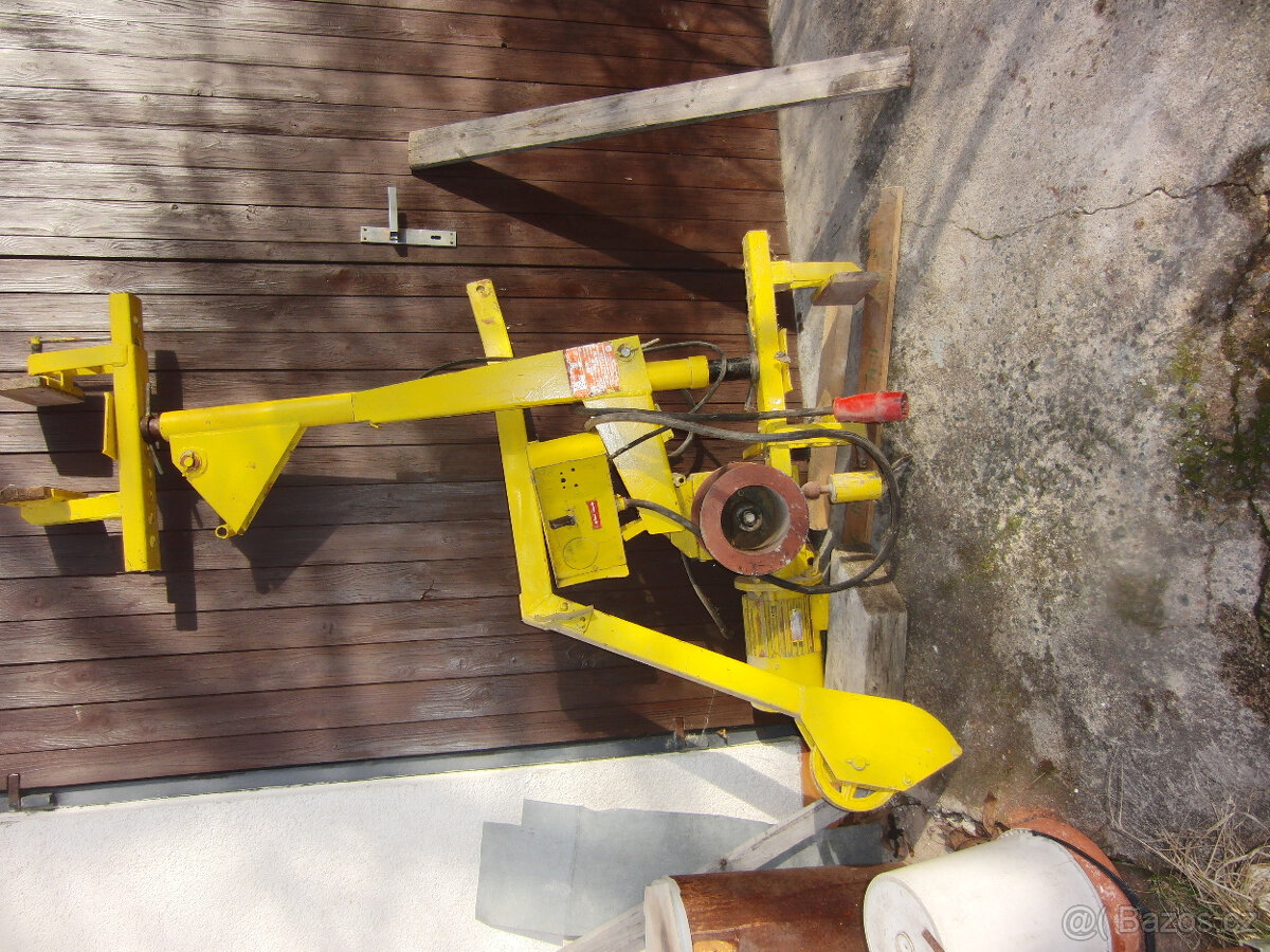 stavební vrátek A míchačka