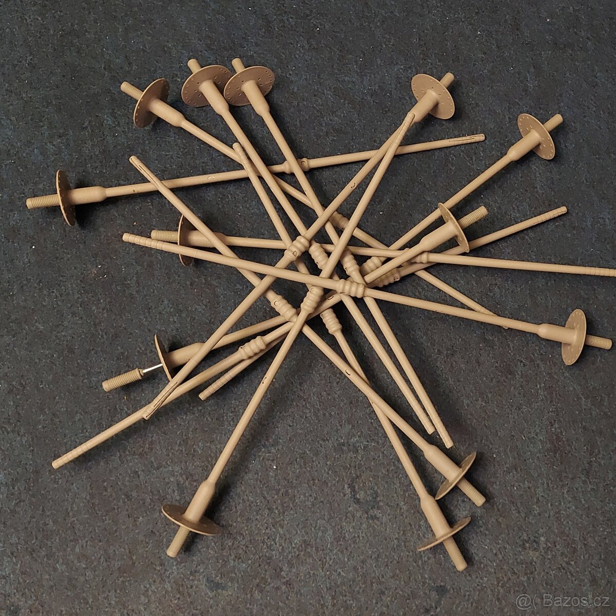 13 ks talířových hmoždinek 8x450 do zateplení