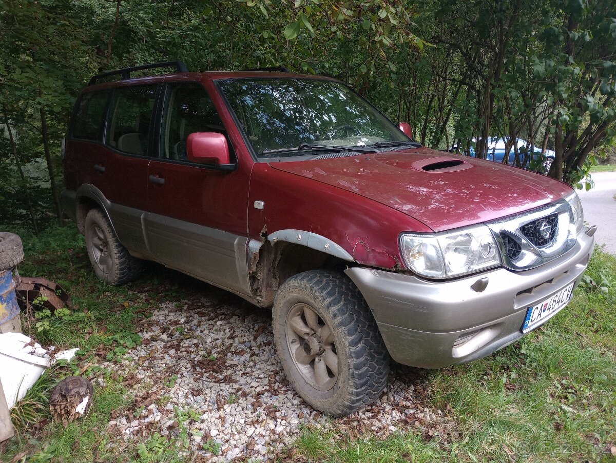 Terrano 2,7 TD automat