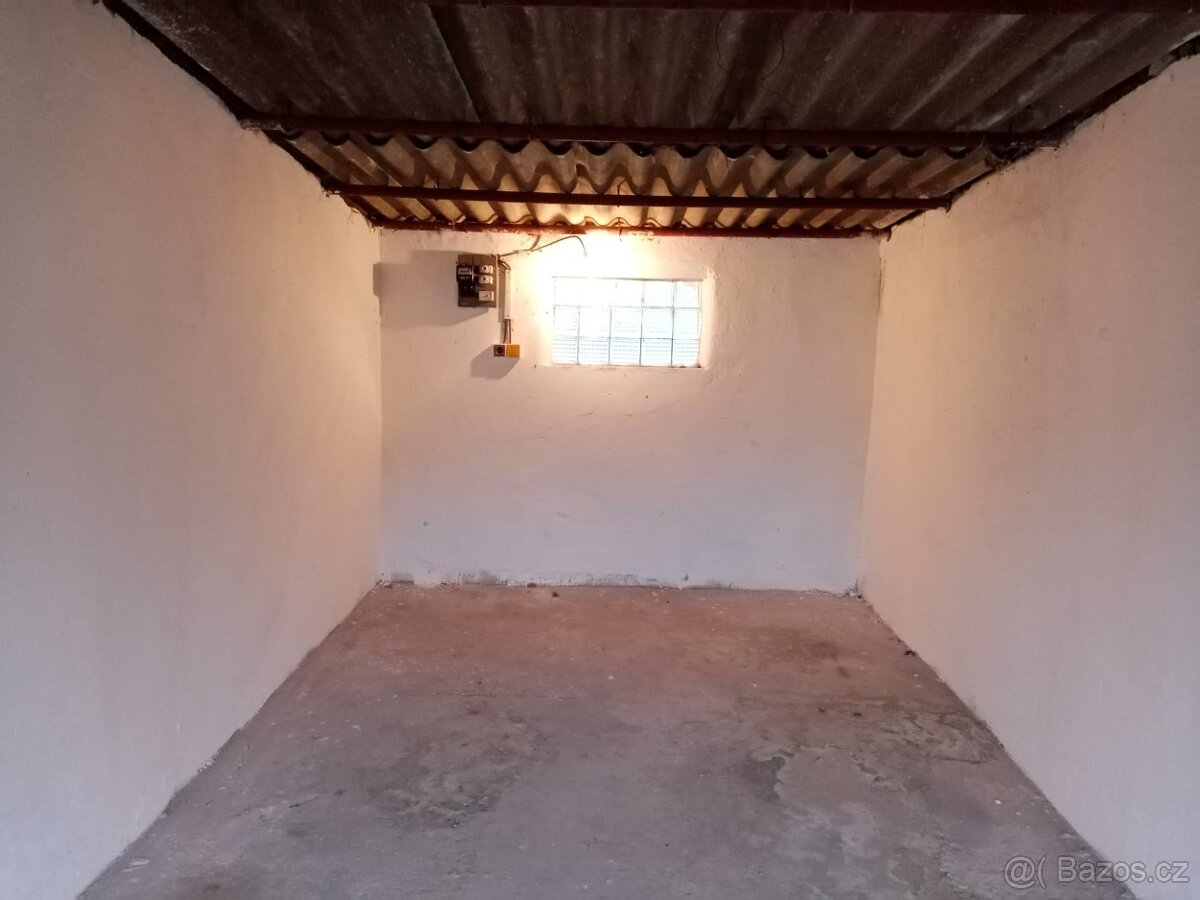 PRONÁJEM GARÁŽE - NOVÉ MĚSTO NAD METUJÍ