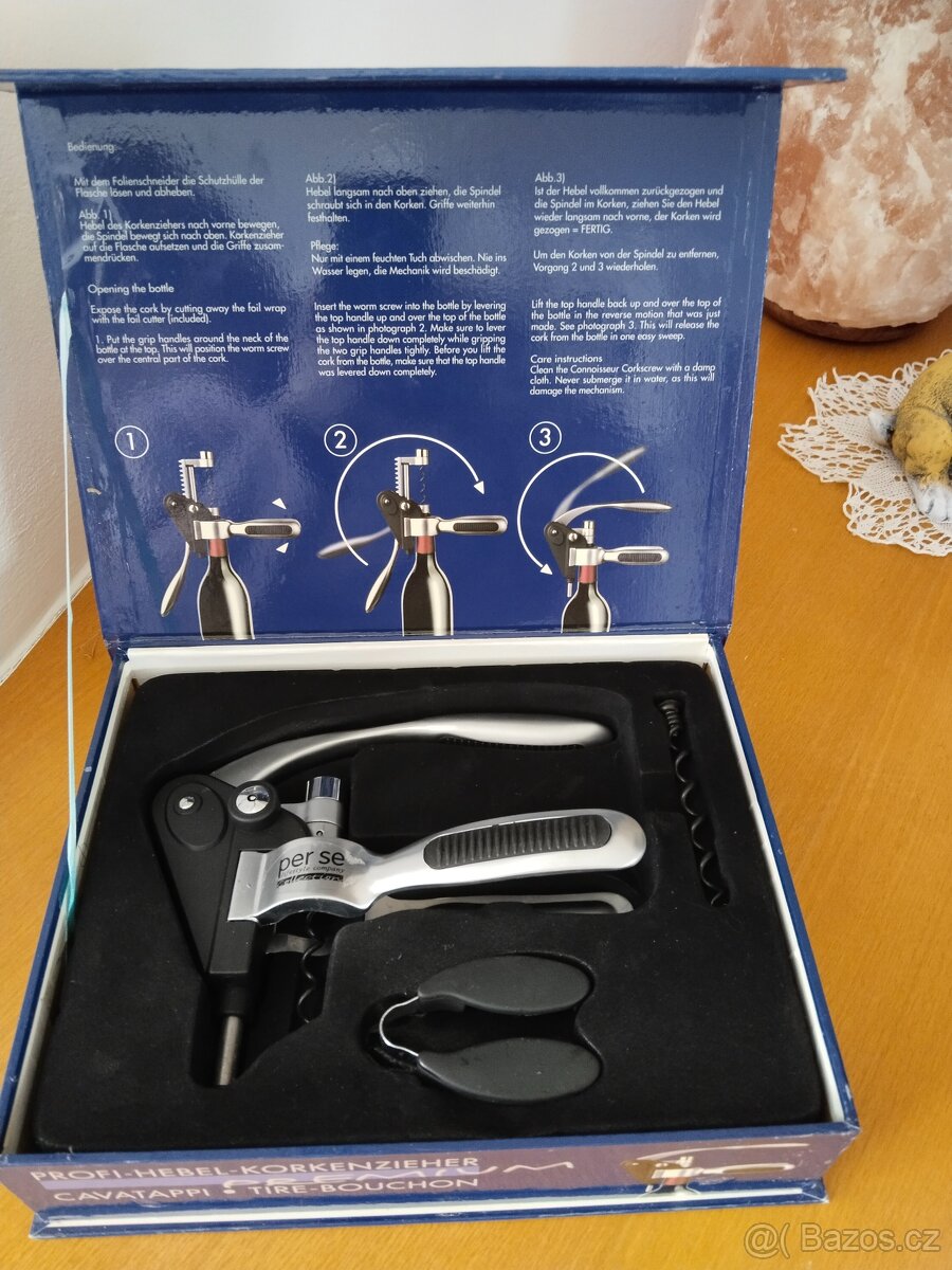 Vývrtka páková na víno