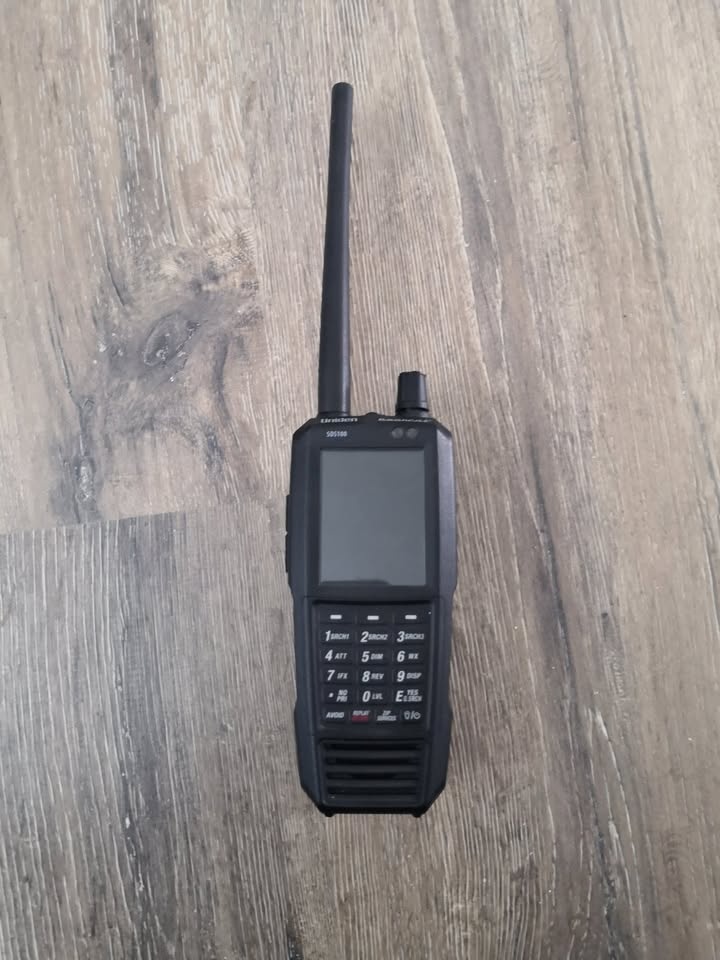 Prodam UNIDEN SDS-100e