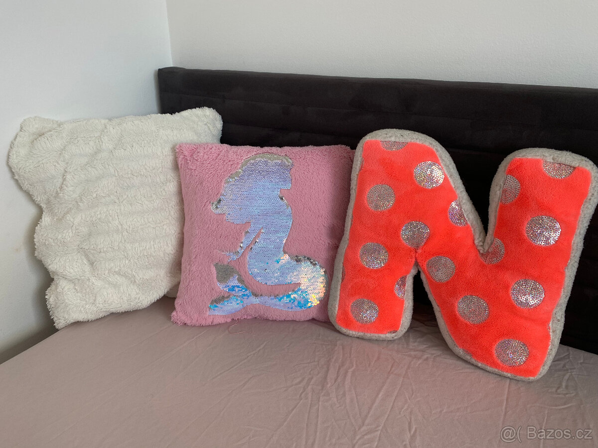 Dívčí dekorativní polštáře Justice