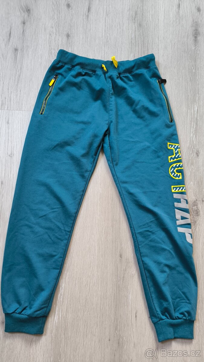 Tepláky 152 tři kusy