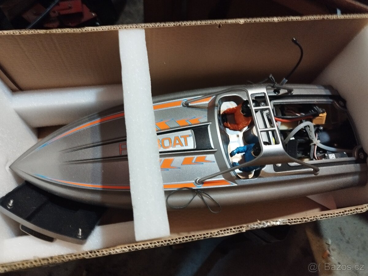 RC model Pro boat river jet