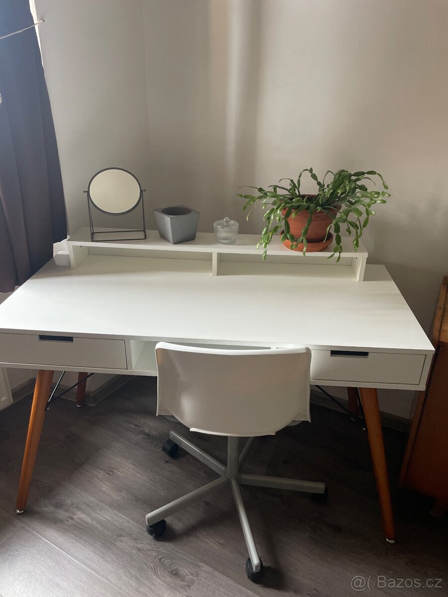 Bílý pracovní / toaletní stolek + židle zdarma
