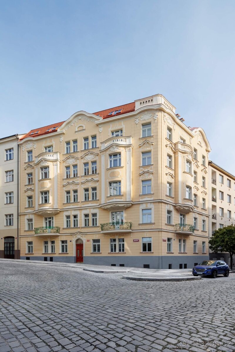 Prodej bytu 2+kk 44 m² Na spojce, Praha - Vršovice