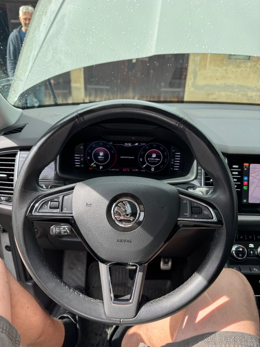 Vyhřívaný volant Škoda s řazením a airbagem