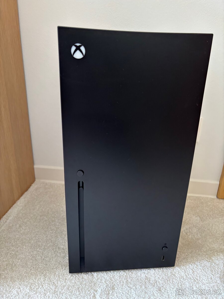 Xbox mini fridge 10l lednička