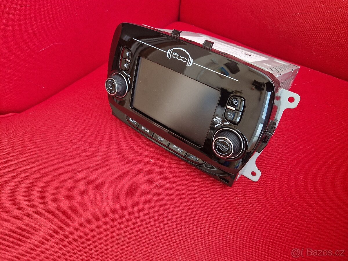 Fiat 500 facelift - rádio Uconnect 5 palců