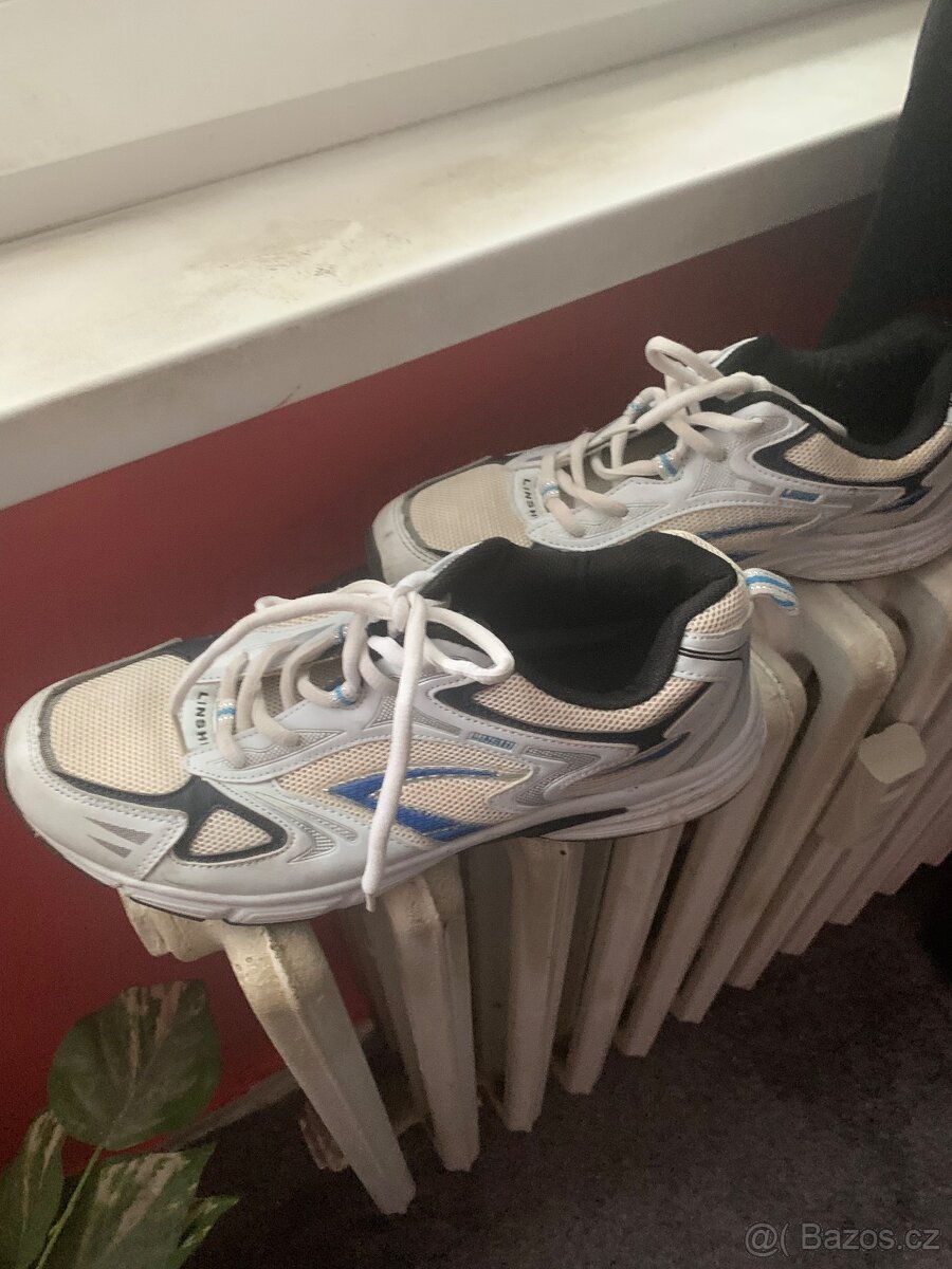 SPORTOVNÍ TENISKY , vel. 43