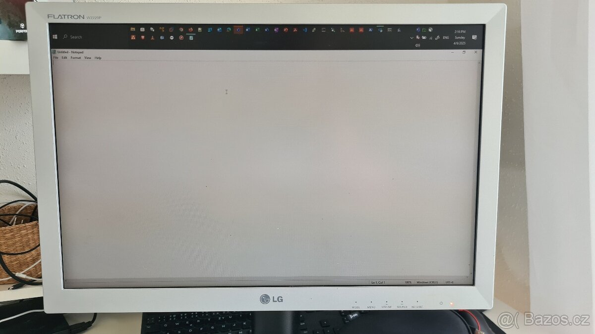 Monitor LG Flatron W2220P + pivot