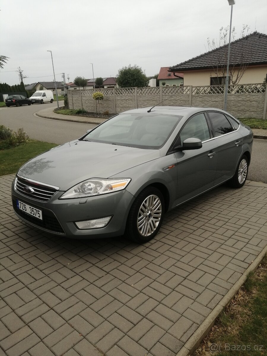 Ford Mondeo 2.0 Duratec (benzín),Ghia,2 sady kol.