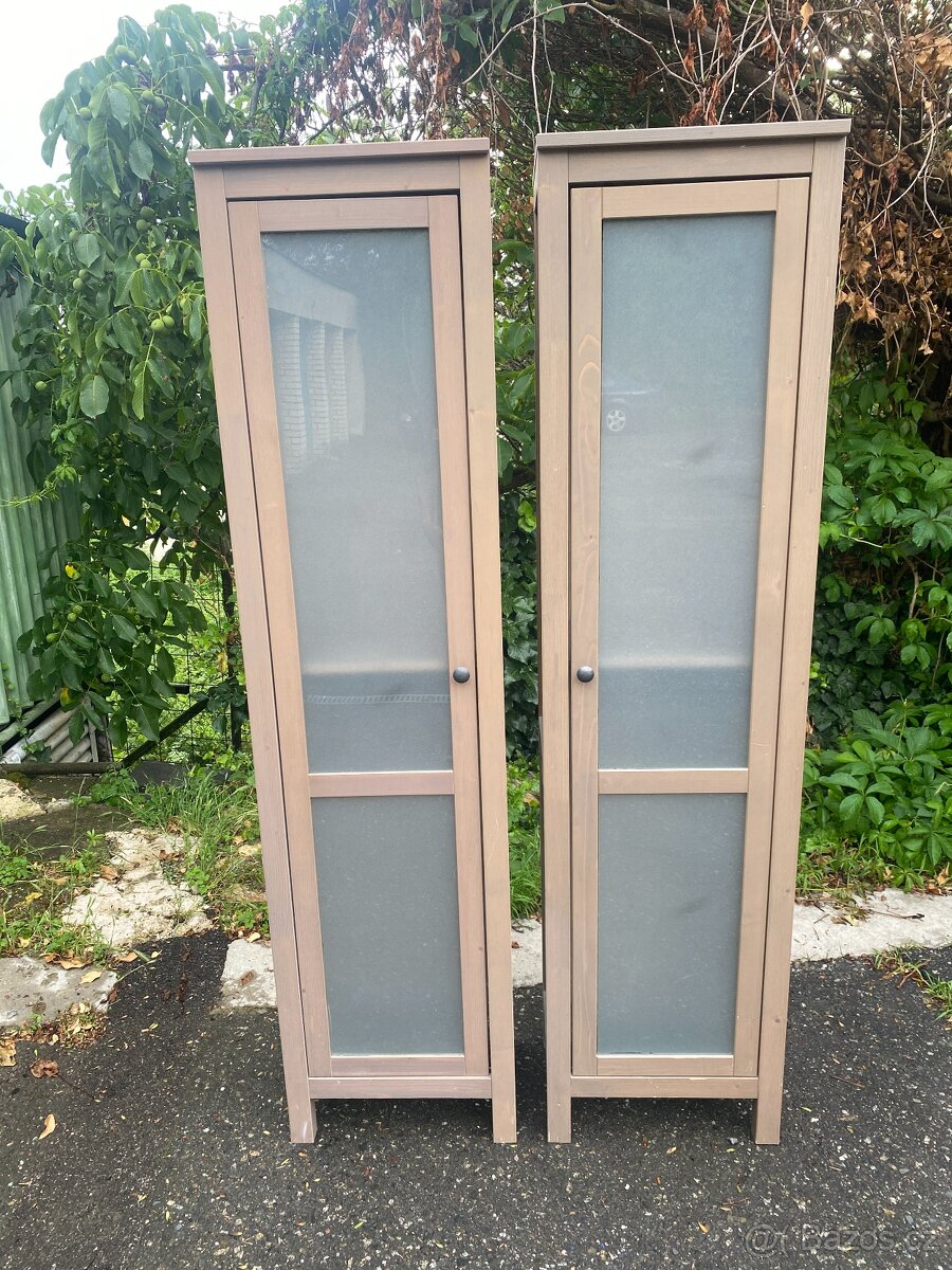 IKEA Hemnes vitríny - šedohnědé - 2 kusy