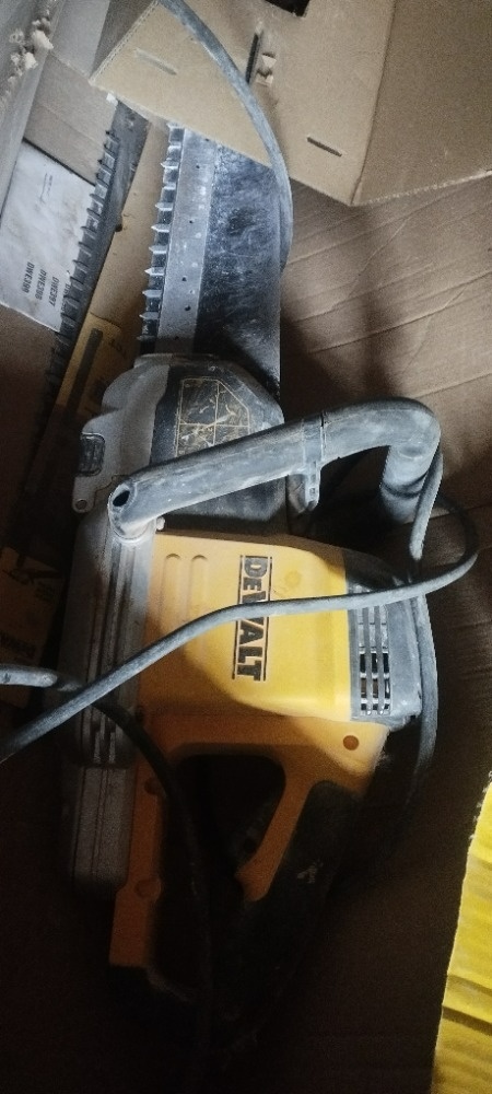 Pila Aligator Dewalt DWE399
