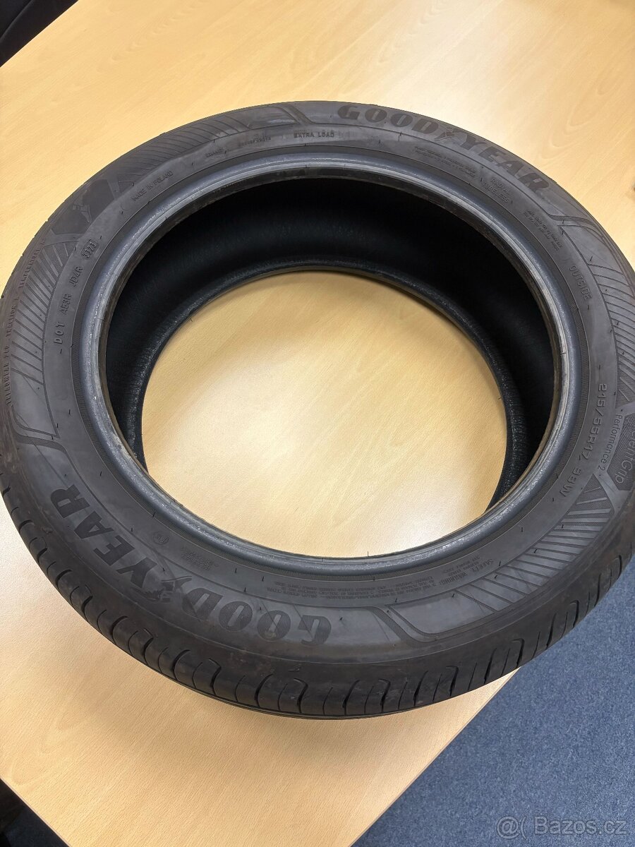 Goodyear Efficientgrip Performance 2 - 215/55/R17