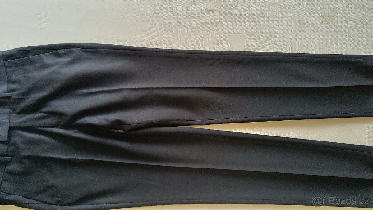 Černé kalhoty - slim fit vel.48