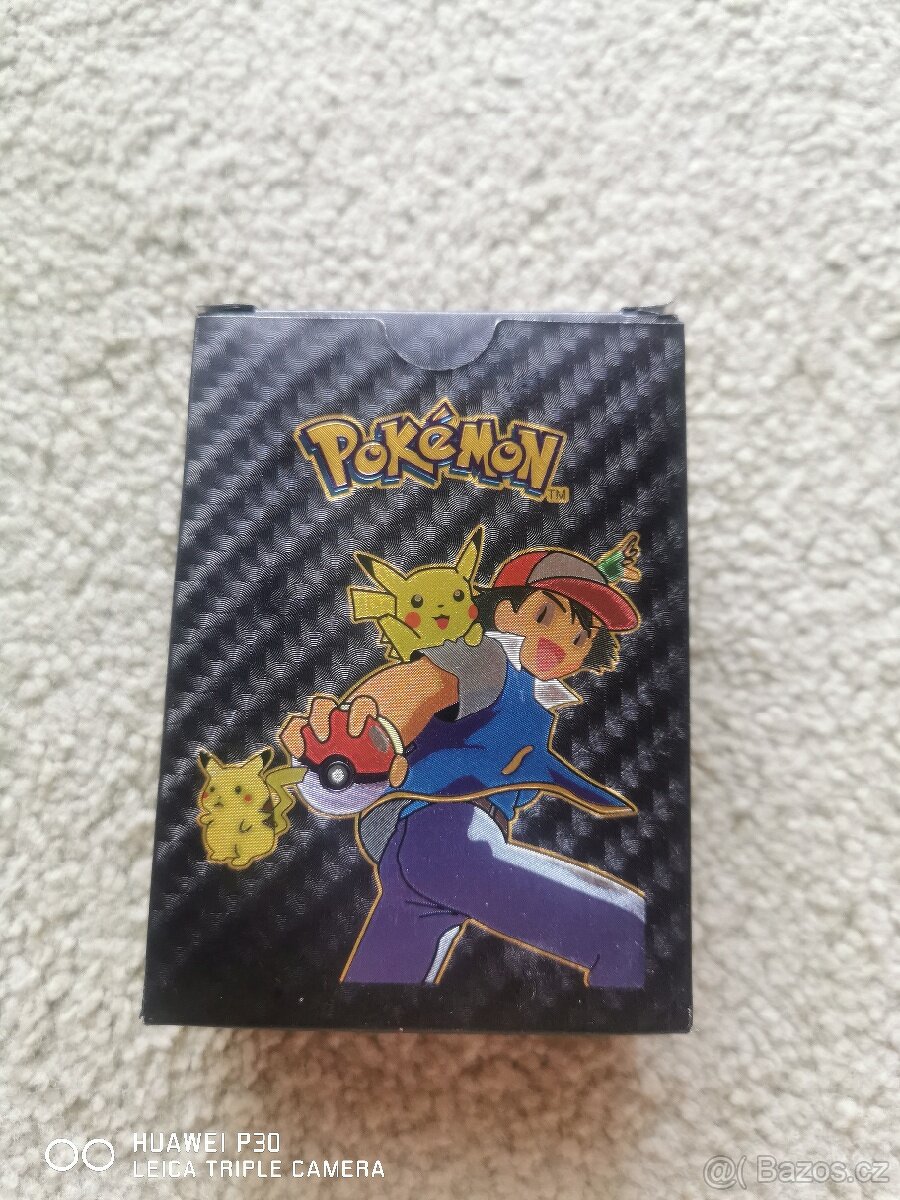 Kartičky pokemon v krabičce
