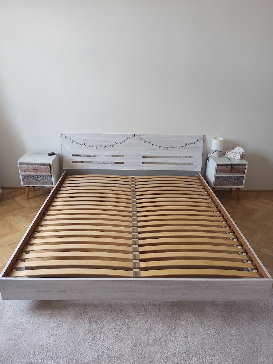 Postel 180x200 vcetne rostu
