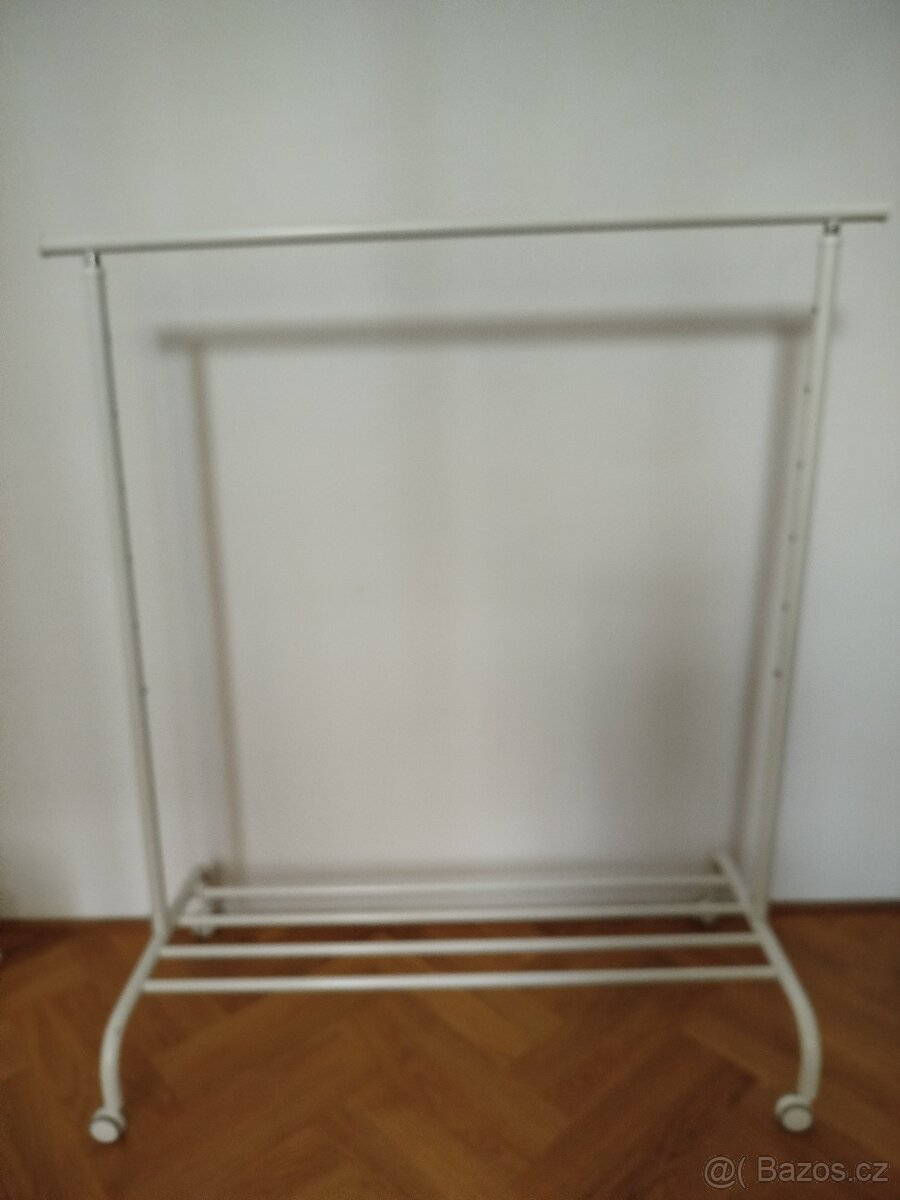 Stojanové, výškově nastavitené věšáky 2 ks