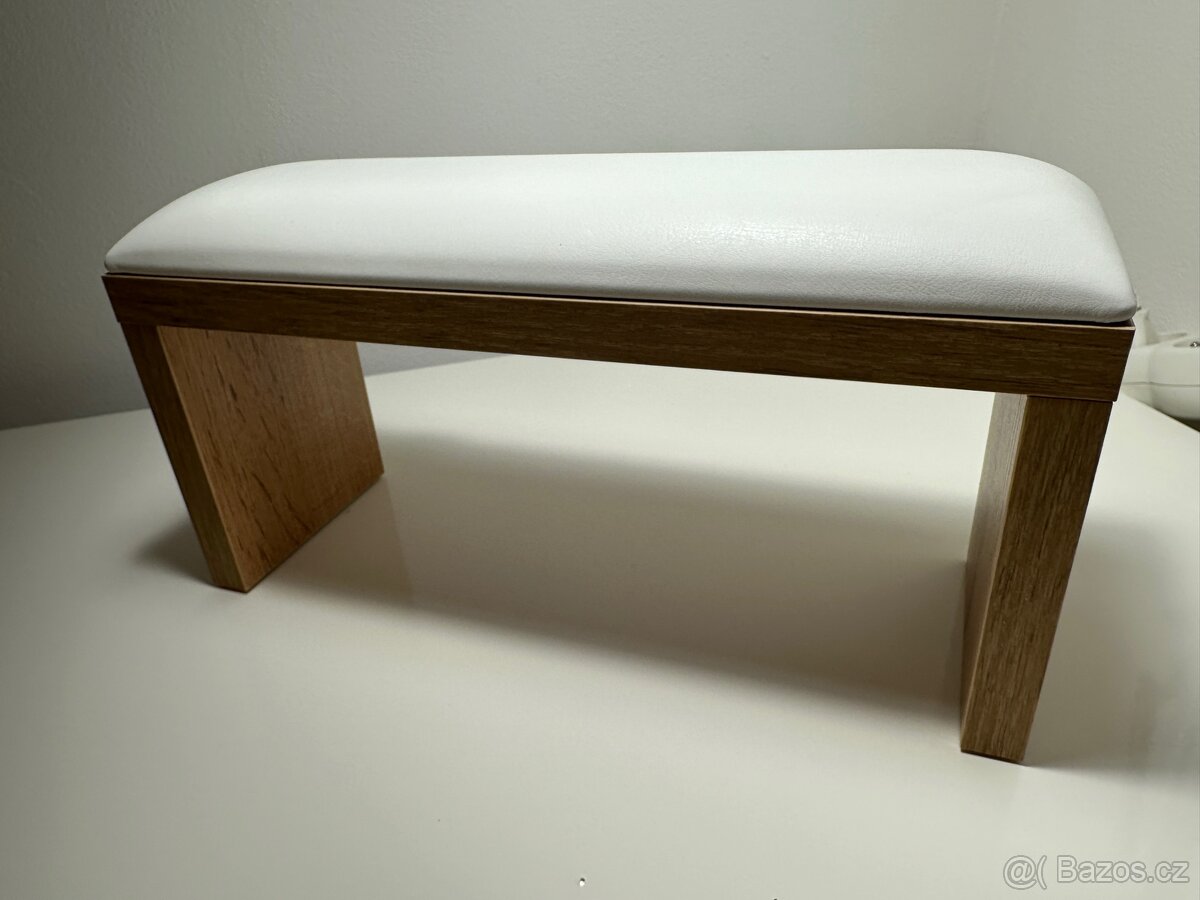 Kožená opěrka na ruce, na manikúru