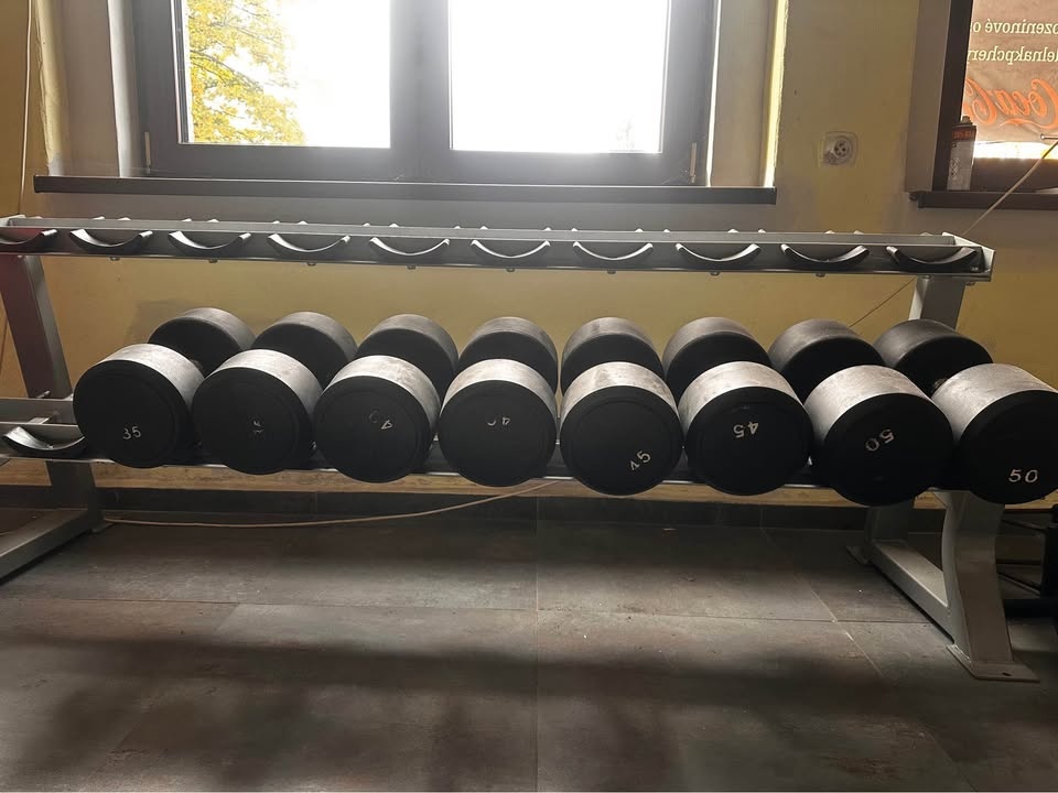 Prodám jednoruční pogumované činky 35–50 kg