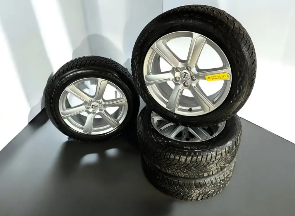 Zánovní originální alu kola Volvo 5x108+ 235/55r19