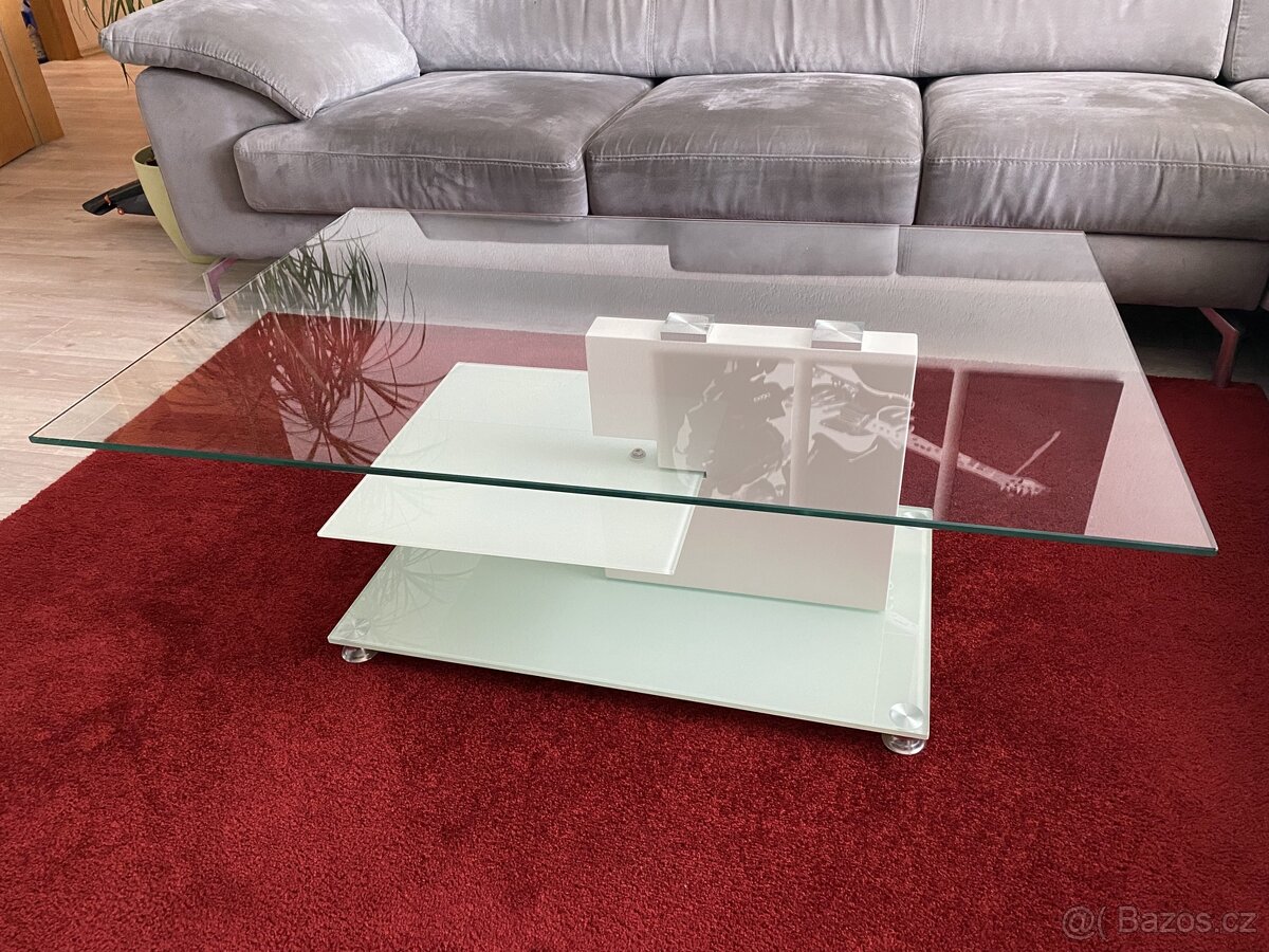 Skleněný konferenční stůl