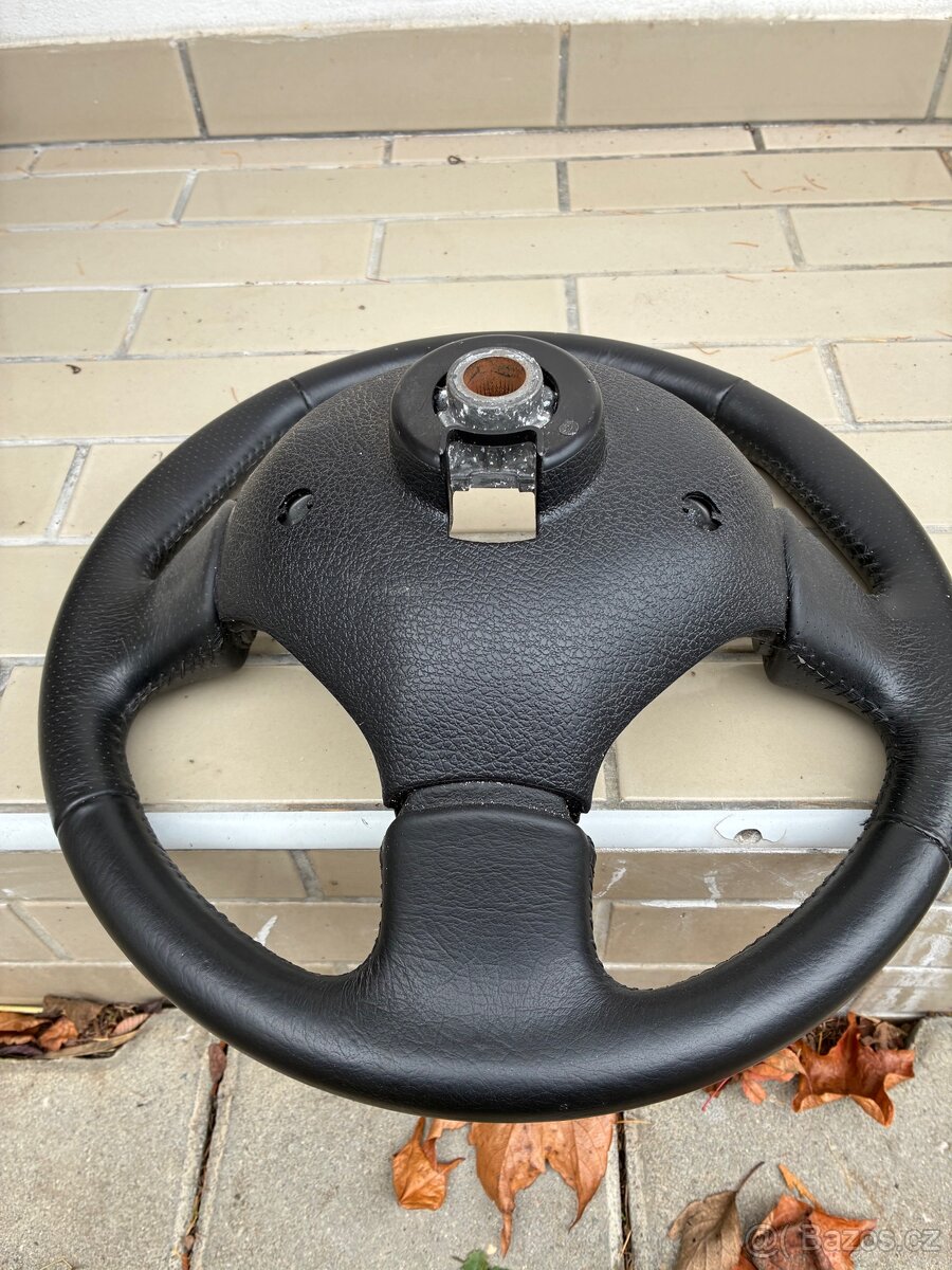 Peugeut 206 kožený volant originál