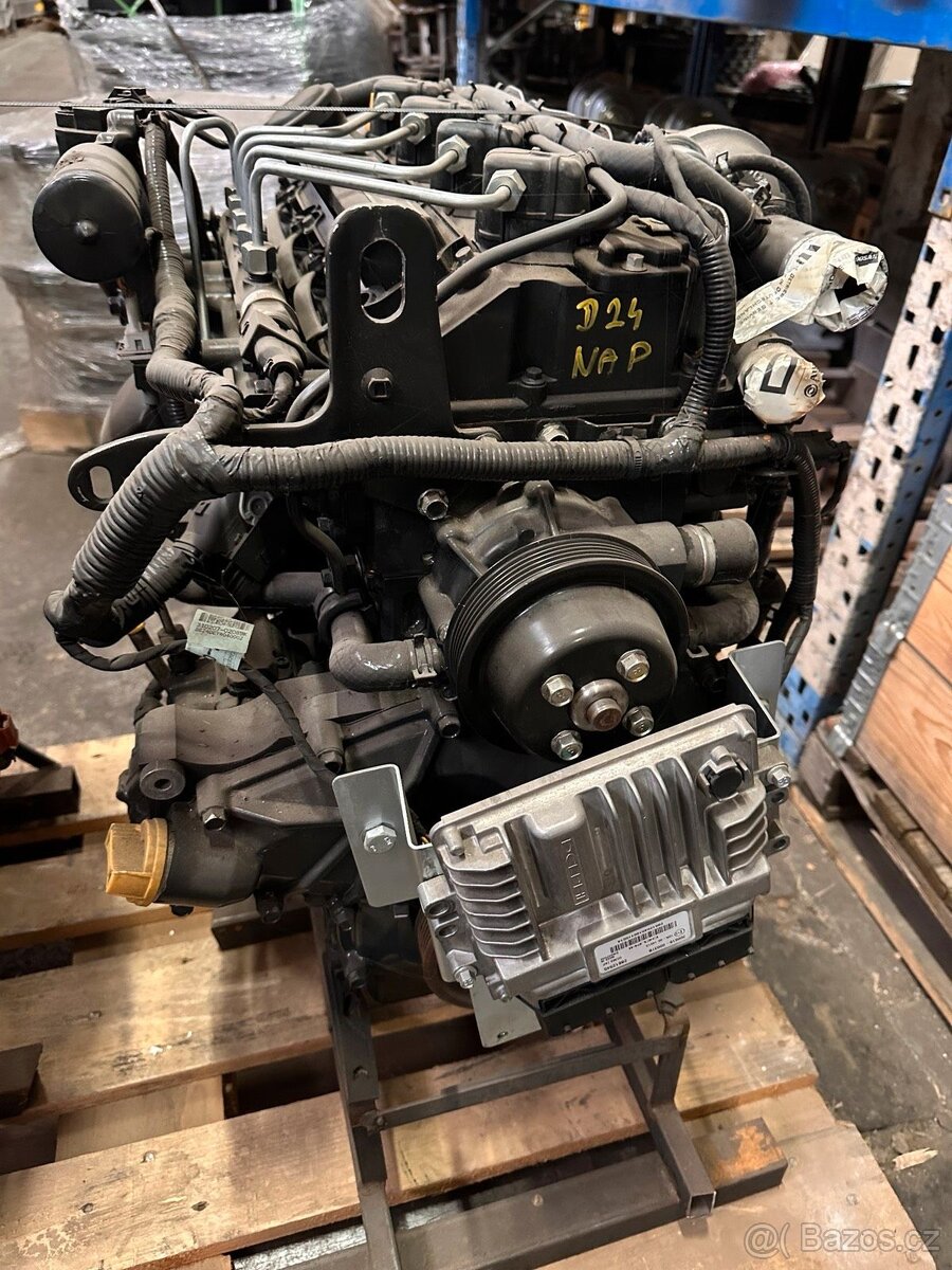 motor D24 4válec Bobcat S550 S650 S595 T450 T550 T650