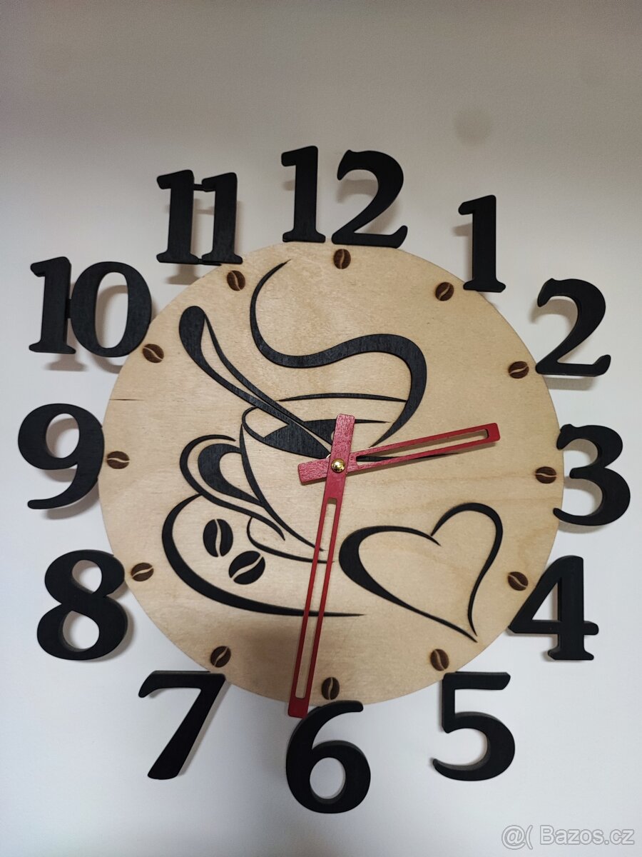 Nástěnné hodiny (kavárna)