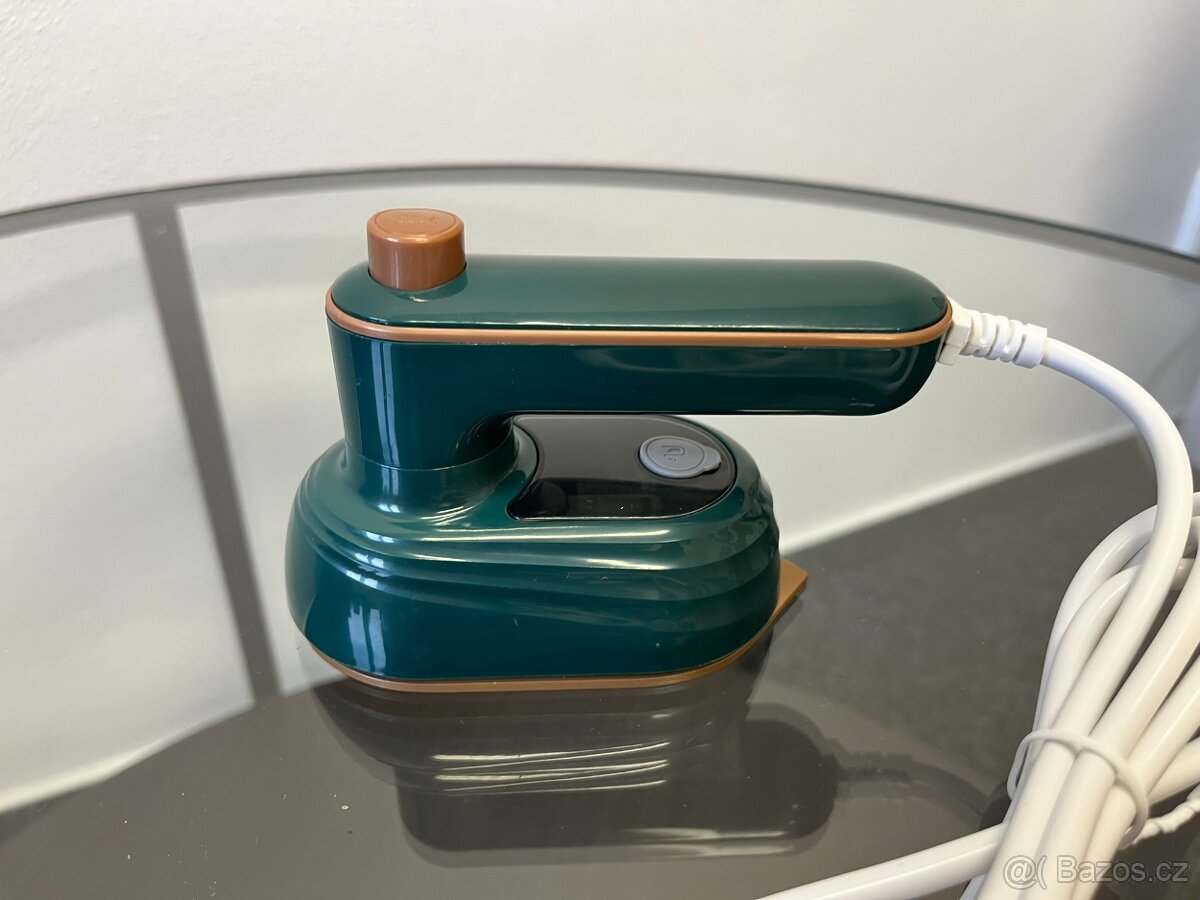 Mini napařovací žehlička