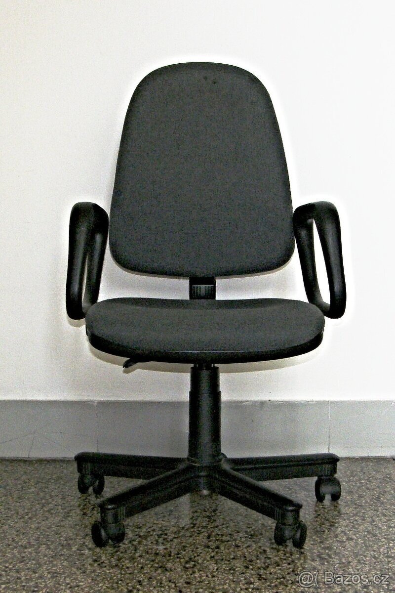 Kancelářské židle s područkami a bez područek