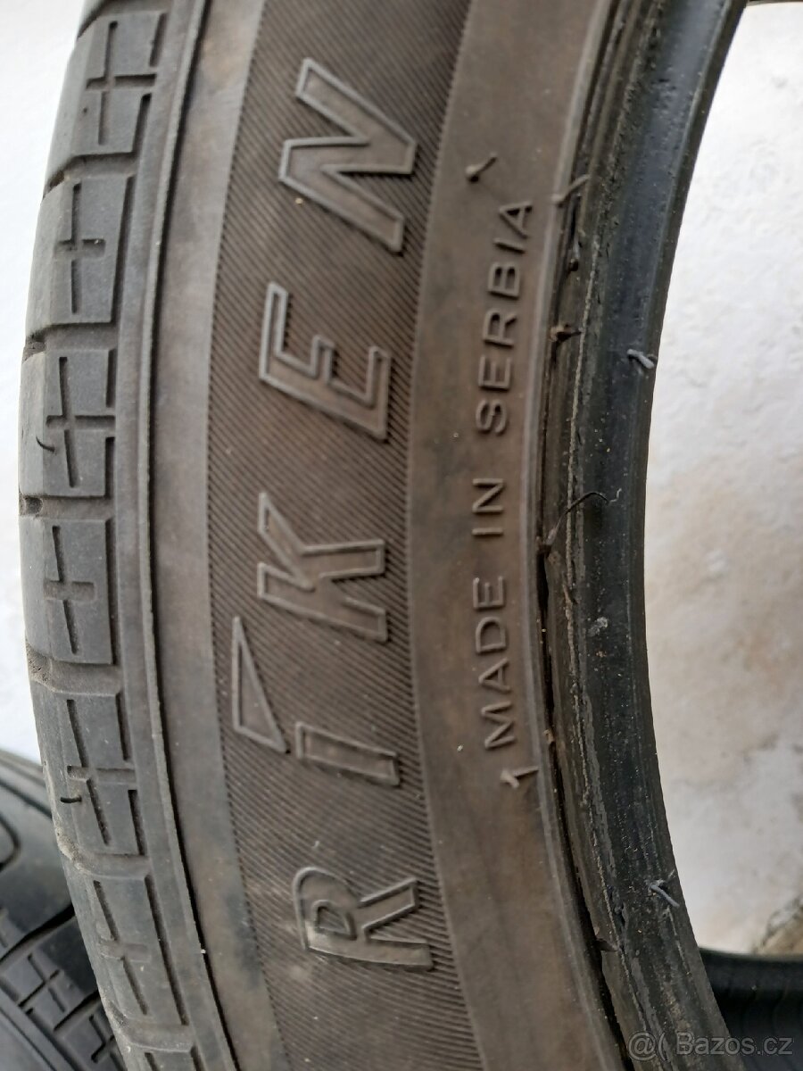 2ks letnich pneu Riken 245.45.17 za 900