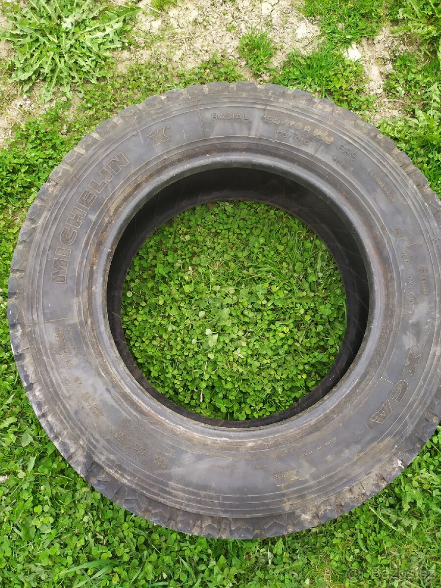 Pneu Michelin 195/70R15 C