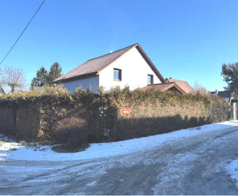 Dům se zahradou, Ohrobec, okres Praha-západ, ID 7185e 0605