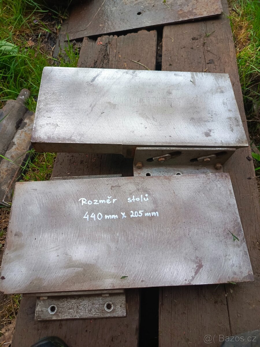 Hoblovka,litinové stoly