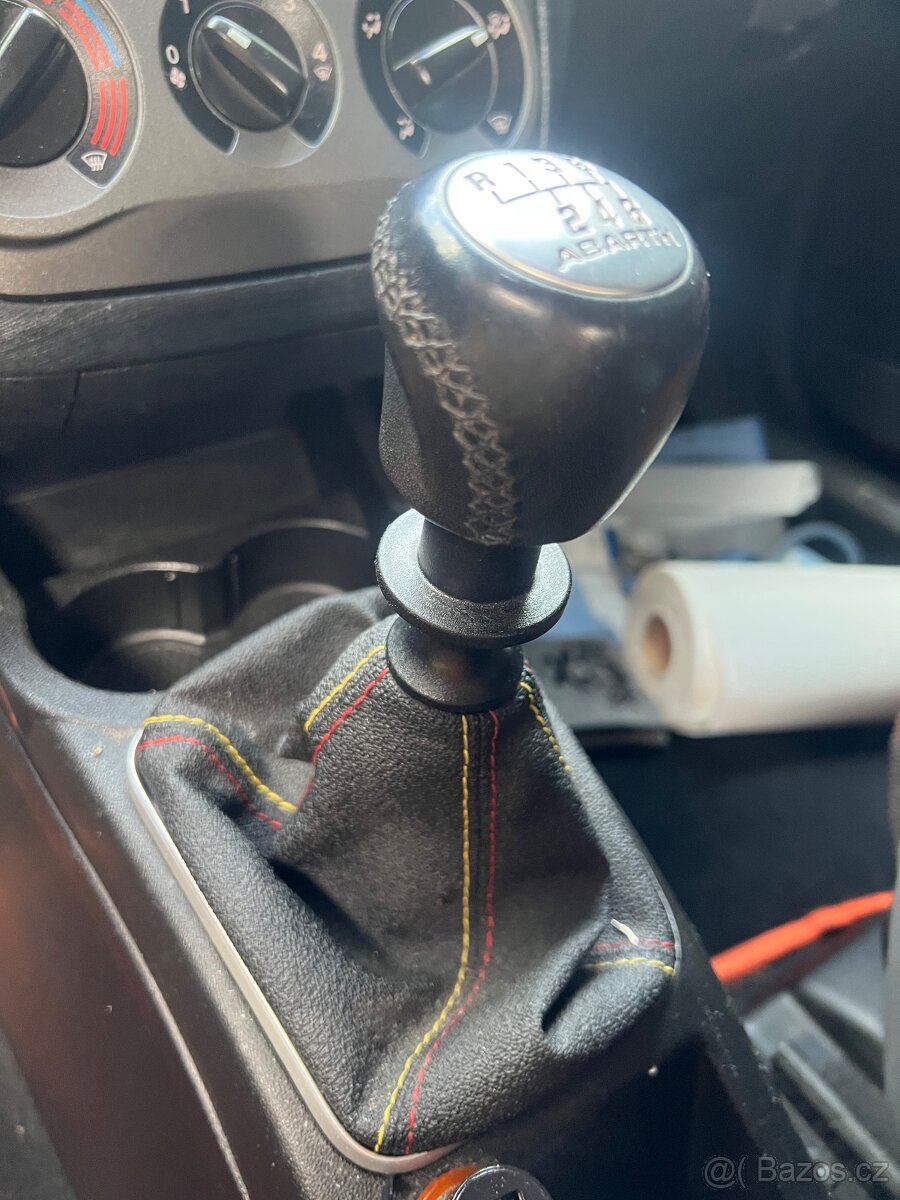 P: řadičku ABARTH