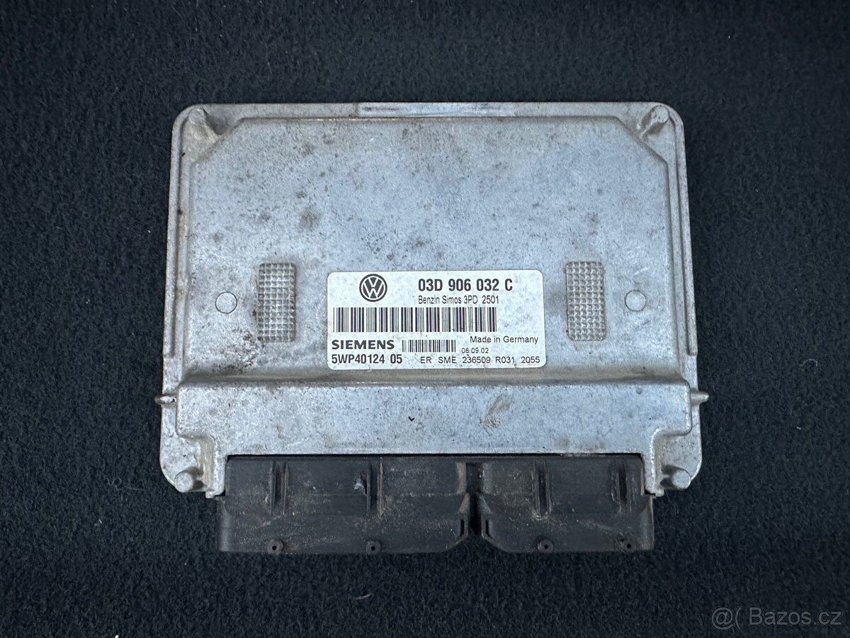 Řídící jednotka motoru (ECU) 03D906032C