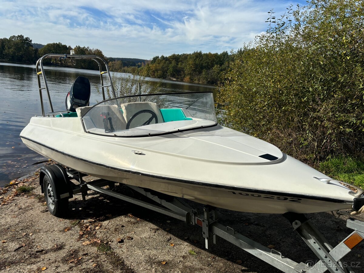 Motorový člun s motorem Yamaha 60k