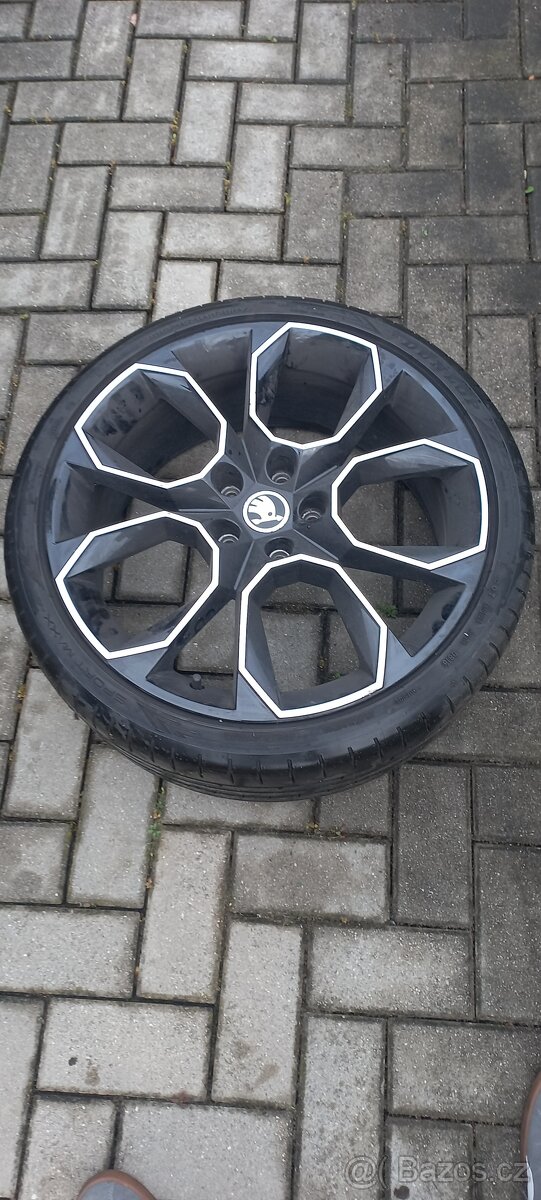 Sada Octavia RS X-TREME R19