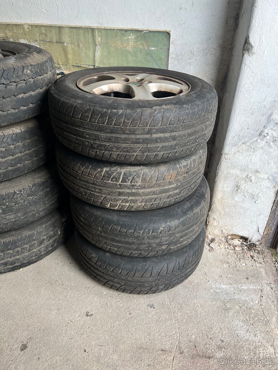 Alu disky originál Škoda s letními pneu