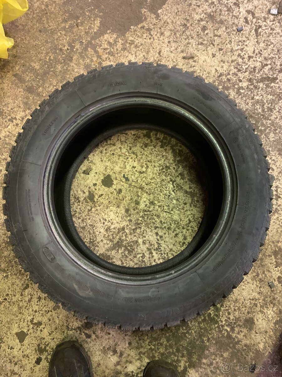 Zimní pneu vraník 215/55 R16