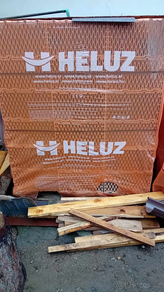 Přebytky ze stavby Heluz