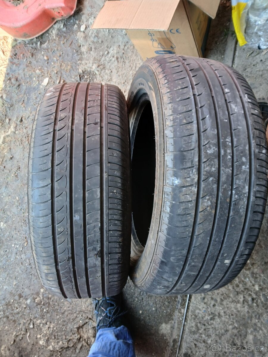 dve letni 215/55 R16 se vzorkem 4,5mm