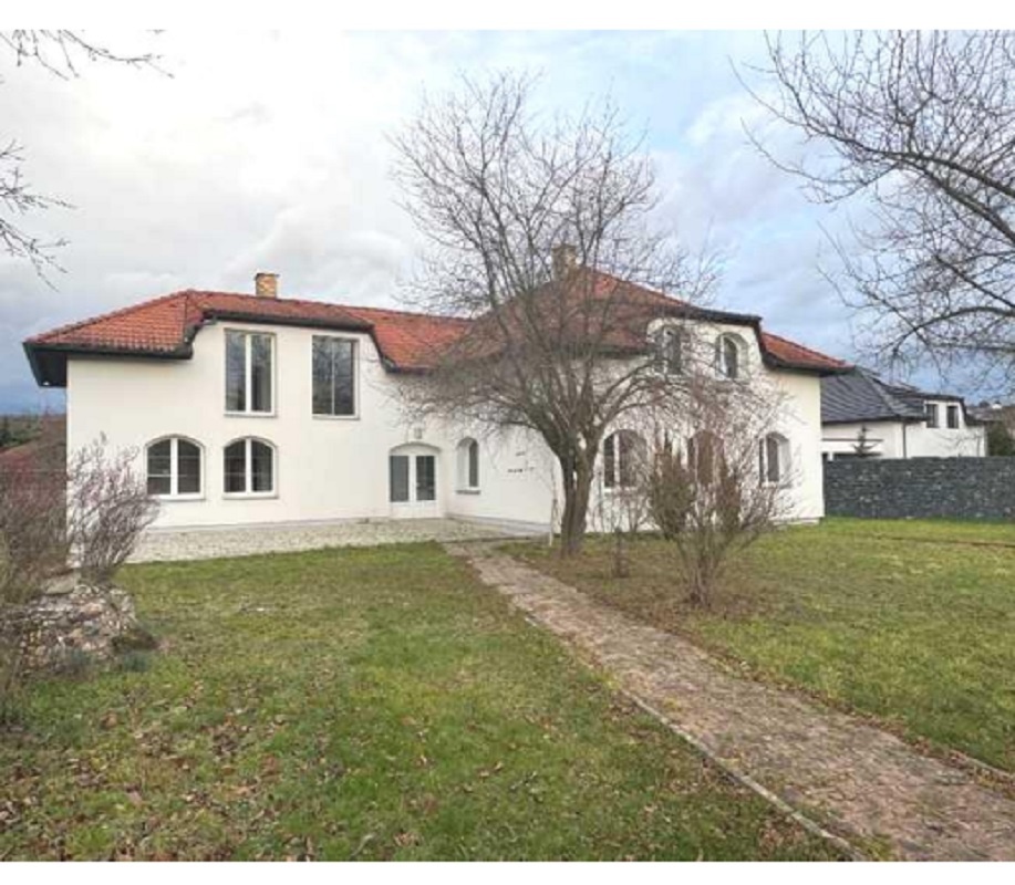 Rodinný dům se zahradou Měchenice, ID 7376e 2207