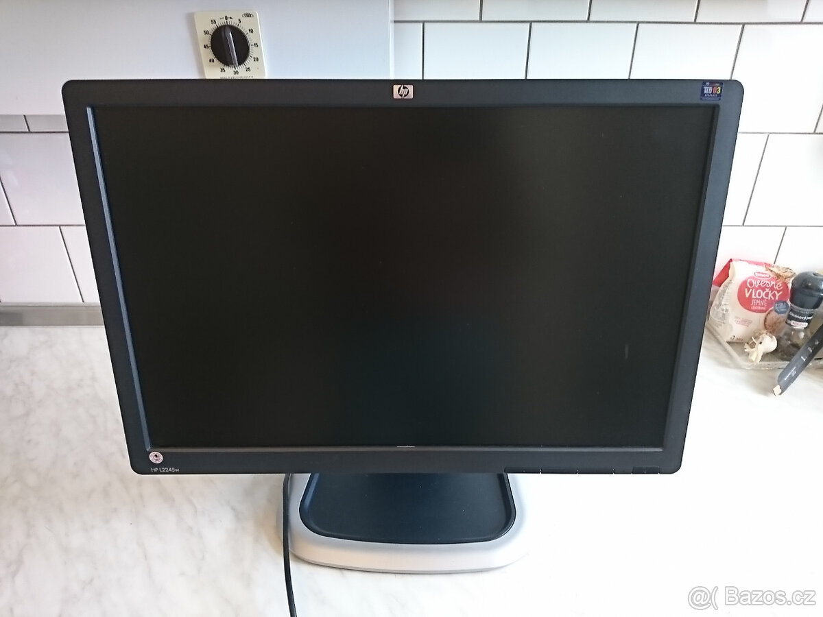 HP monitor 22" L2245w, polohovatelný.